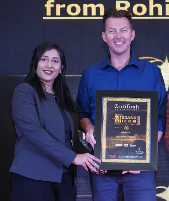 Dr. Prerna receiving an award from Brett Lee